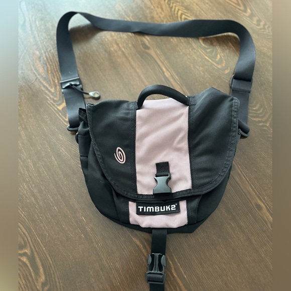 Timbuk2 Black and Pink Messenger Bag/Purse - Picture 4 of 8